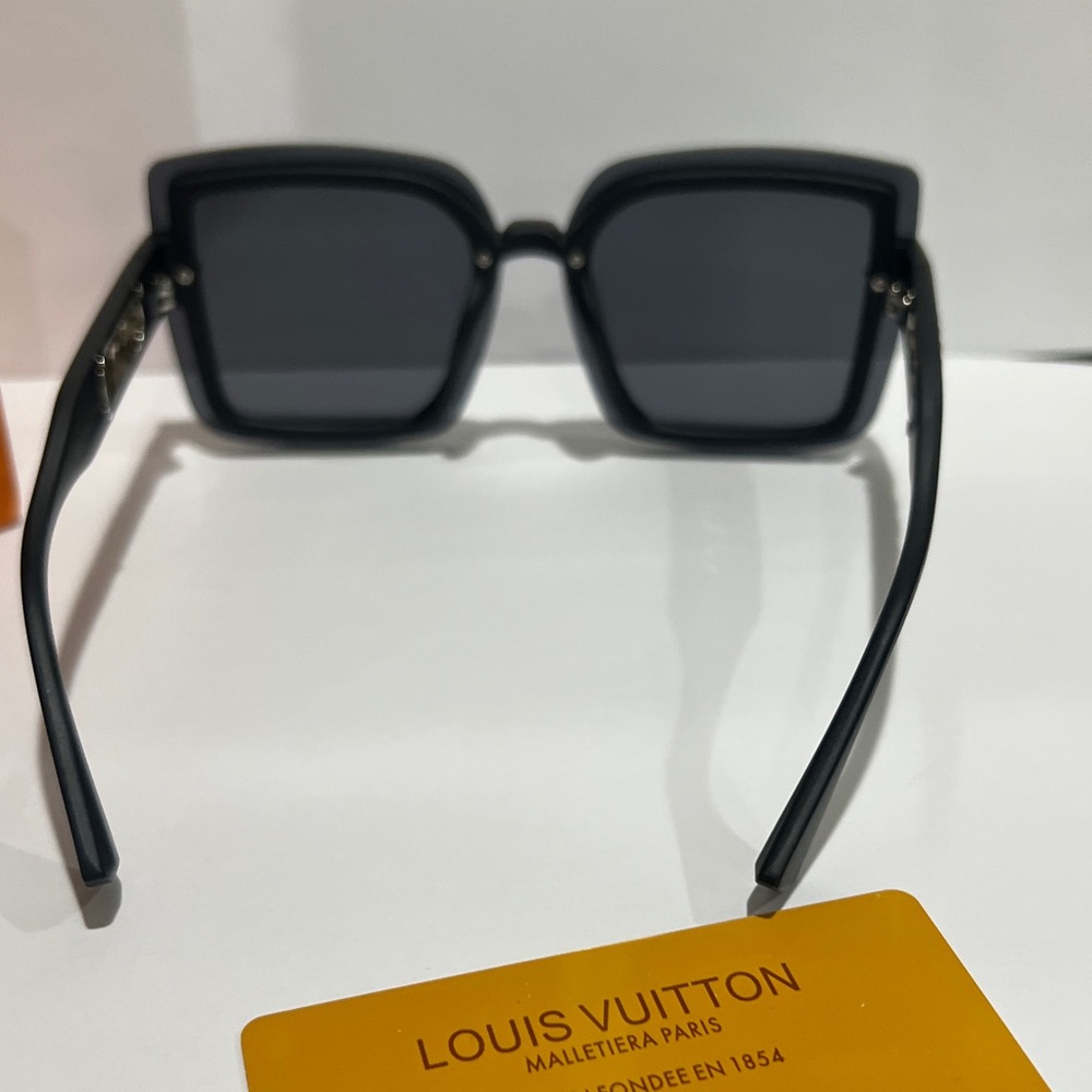 Louis Vuitton Black Square Sunglasses with Dark Gray Lenses - Picture 6 of 9